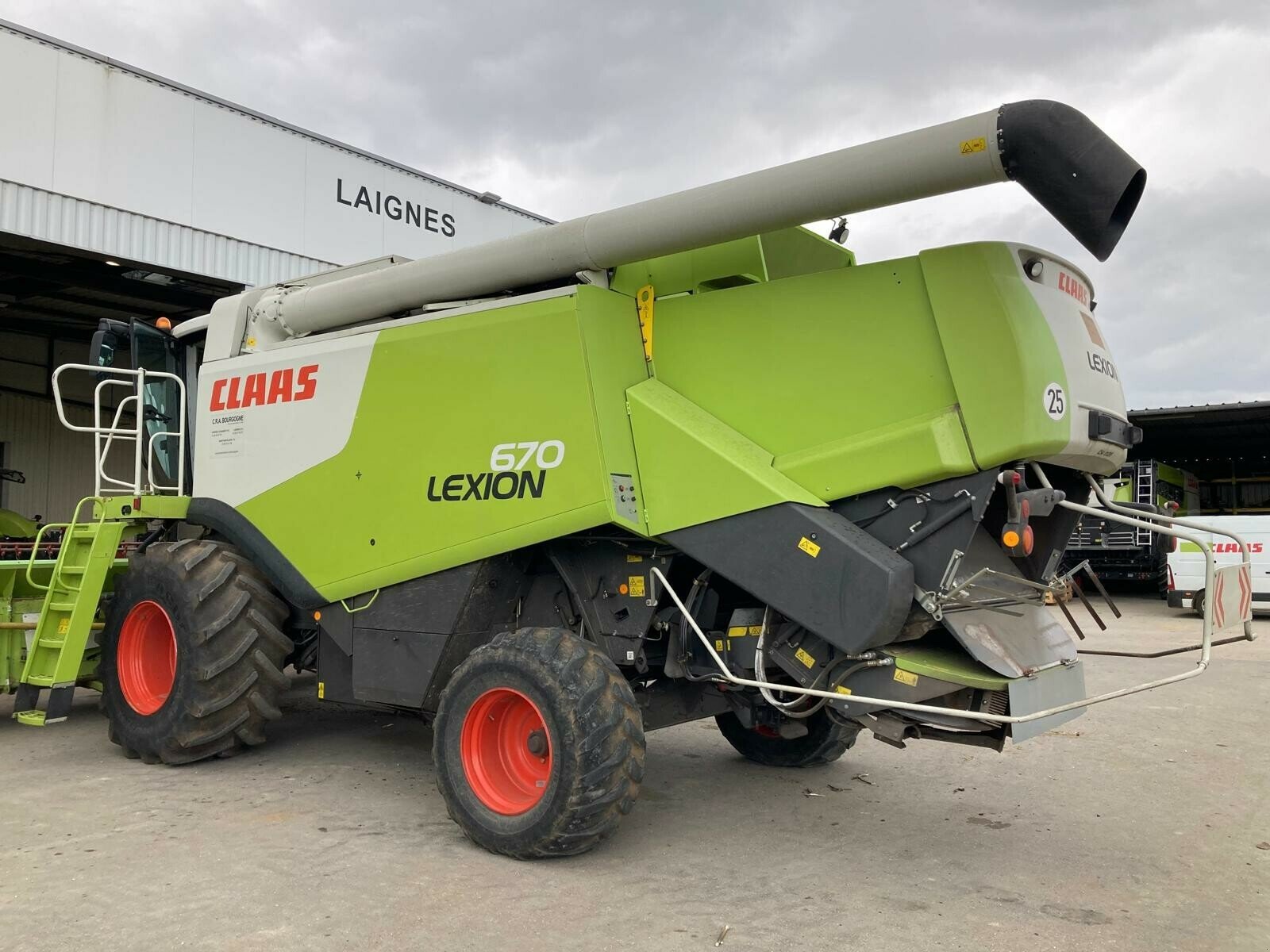 Mähdrescher typu CLAAS LEXION 670 TRADITION, Gebrauchtmaschine v LAIGNES (Obrázek 3)