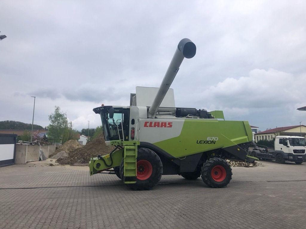 Mähdrescher of the type CLAAS Lexion 670, Gebrauchtmaschine in Affing  (Picture 2)