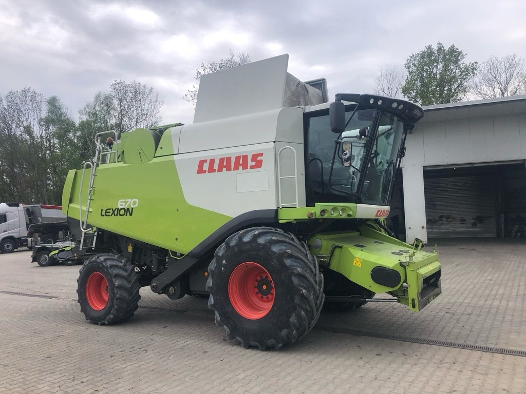 Mähdrescher of the type CLAAS Lexion 670, Gebrauchtmaschine in Affing  (Picture 7)