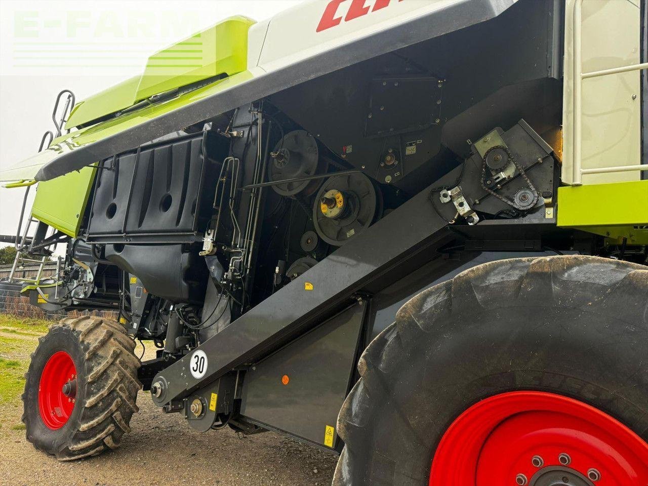 Mähdrescher typu CLAAS LEXION 670, Gebrauchtmaschine v MICHELDEVER, WINCHESTER (Obrázok 13)