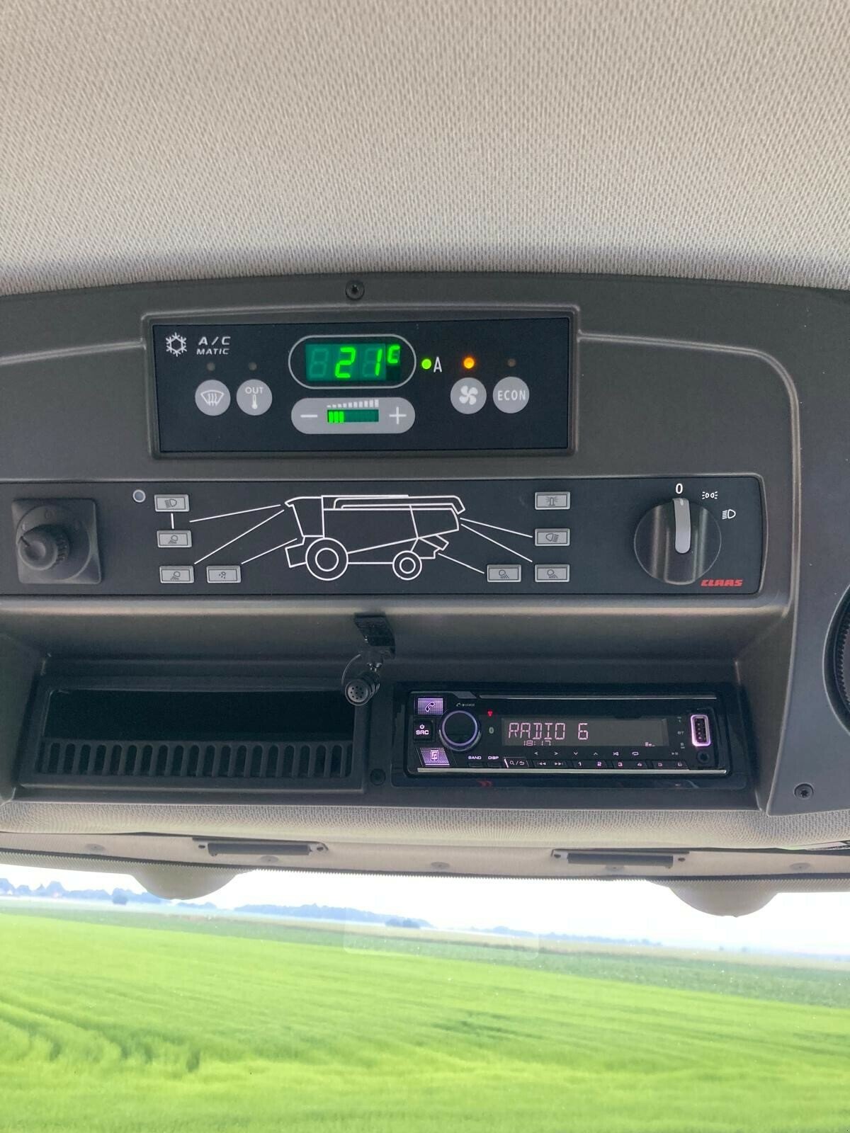 Mähdrescher des Typs CLAAS LEXION 6700 BUSINESS, Gebrauchtmaschine in BLENDECQUES (Bild 5)