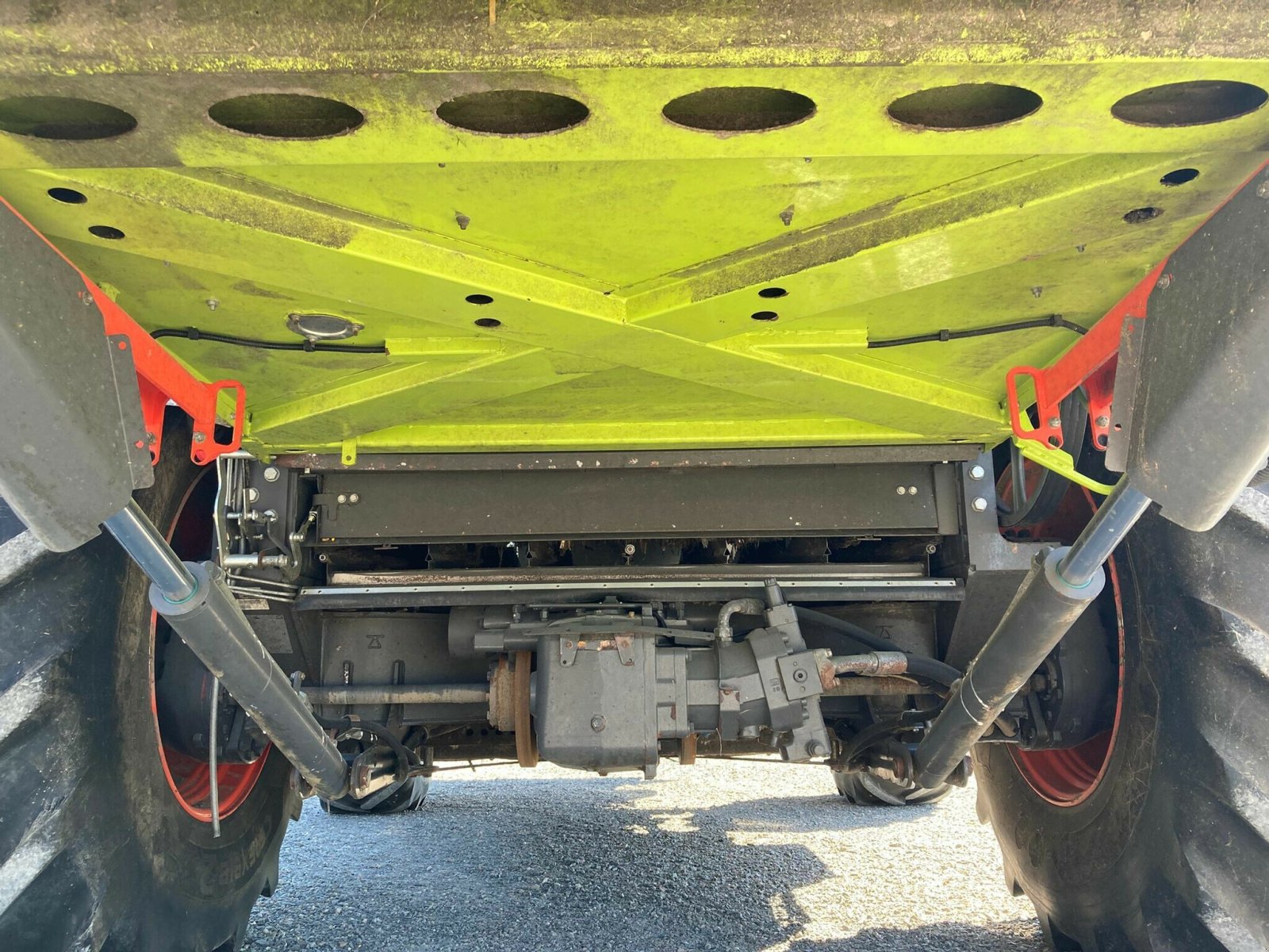 Mähdrescher от тип CLAAS LEXION 6700 BUSINESS, Gebrauchtmaschine в ST CLEMENT DE LA PLACE (Снимка 2)