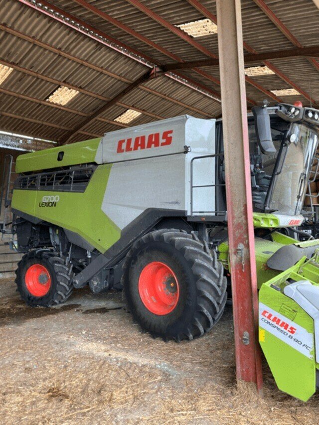 Mähdrescher des Typs CLAAS LEXION 6700 TRADITION, Gebrauchtmaschine in Hauteroche (Bild 2)