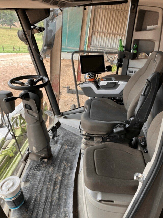 Mähdrescher des Typs CLAAS LEXION 6700 TRADITION, Gebrauchtmaschine in Hauteroche (Bild 5)