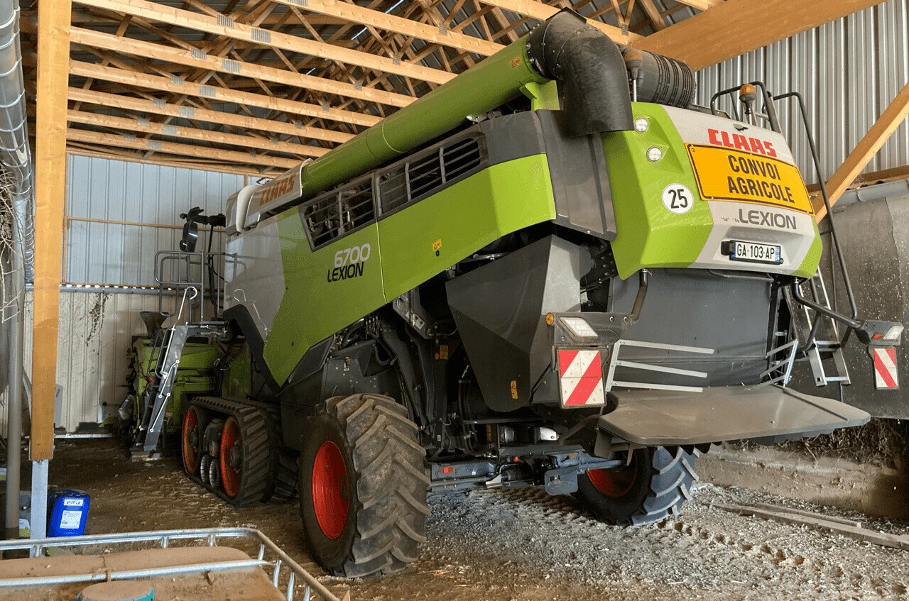 Mähdrescher van het type CLAAS LEXION 6700 TT 4RM 700 HB V770, Gebrauchtmaschine in PONTIVY (Foto 1)