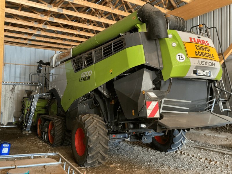 Mähdrescher van het type CLAAS LEXION 6700 TT 4RM 700 HB V770, Gebrauchtmaschine in PONTIVY (Foto 1)
