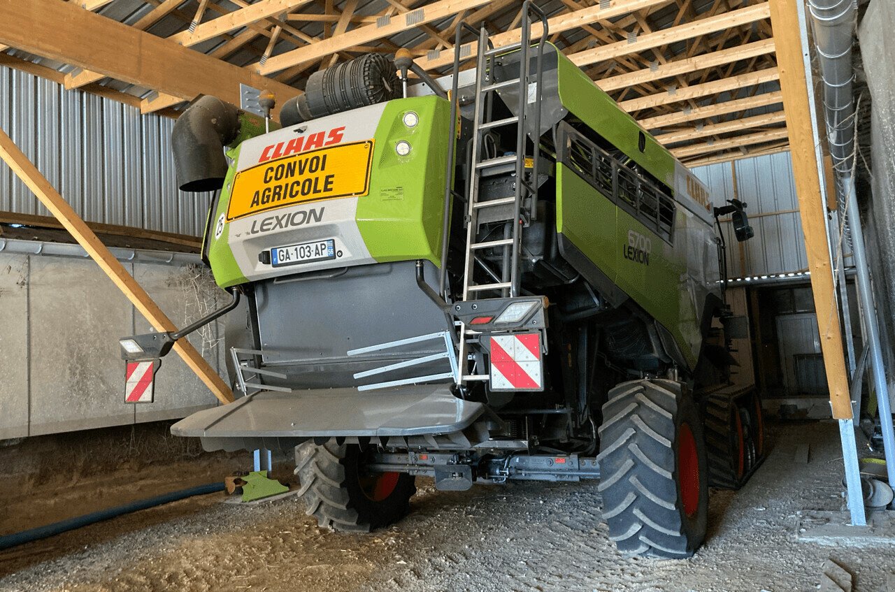 Mähdrescher van het type CLAAS LEXION 6700 TT 4RM 700 HB V770, Gebrauchtmaschine in PONTIVY (Foto 3)