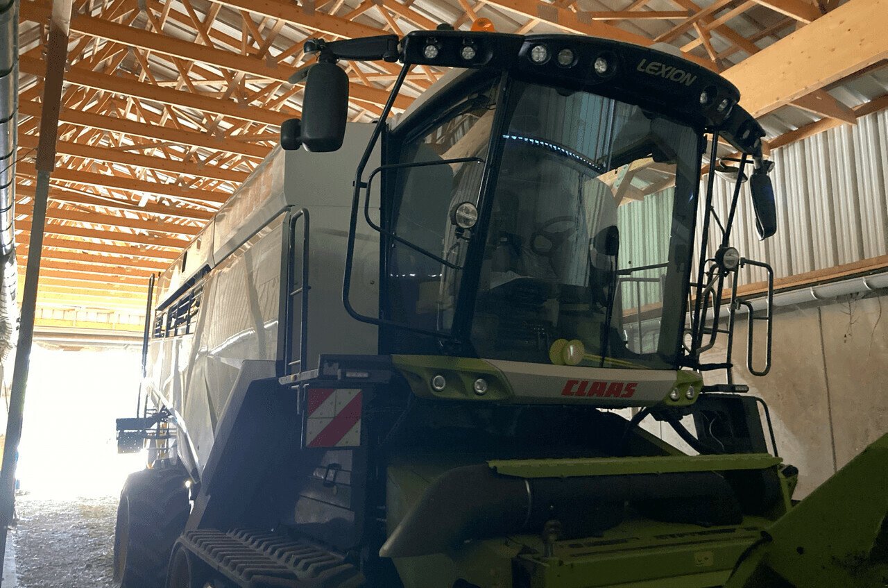 Mähdrescher van het type CLAAS LEXION 6700 TT 4RM 700 HB V770, Gebrauchtmaschine in PONTIVY (Foto 5)