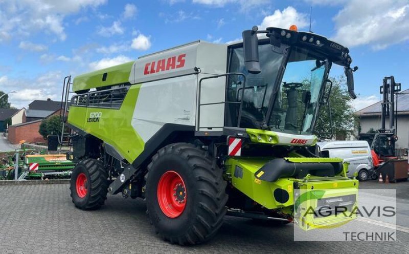Mähdrescher des Typs CLAAS LEXION 6700, Gebrauchtmaschine in Warburg (Bild 3)