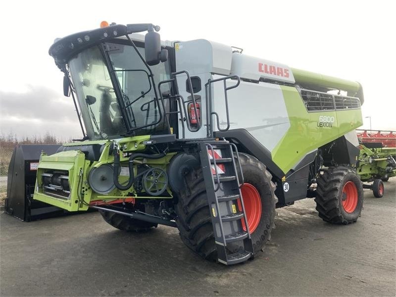 Mähdrescher of the type CLAAS LEXION 6800 4-WD, Gebrauchtmaschine in Hinnerup (Picture 1)