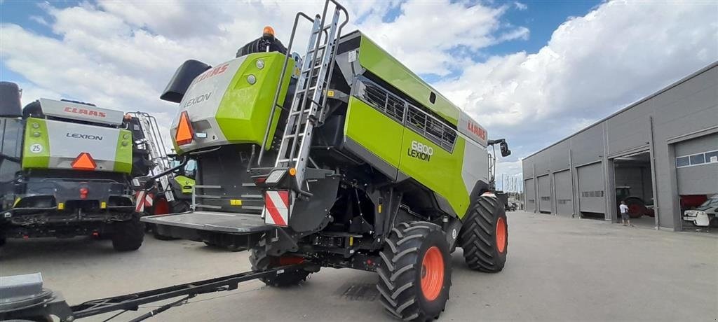 Mähdrescher tip CLAAS LEXION 6800 VI GIVER 50 TIMERS HØSTGARANTI I DK!!! GPS klar. Jet Stream Cleaning, Special cut., Gebrauchtmaschine in Kolding (Poză 7)