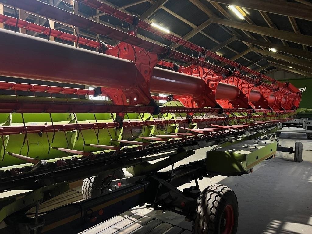 Mähdrescher of the type CLAAS Lexion 6800, Gebrauchtmaschine in Mern (Picture 11)