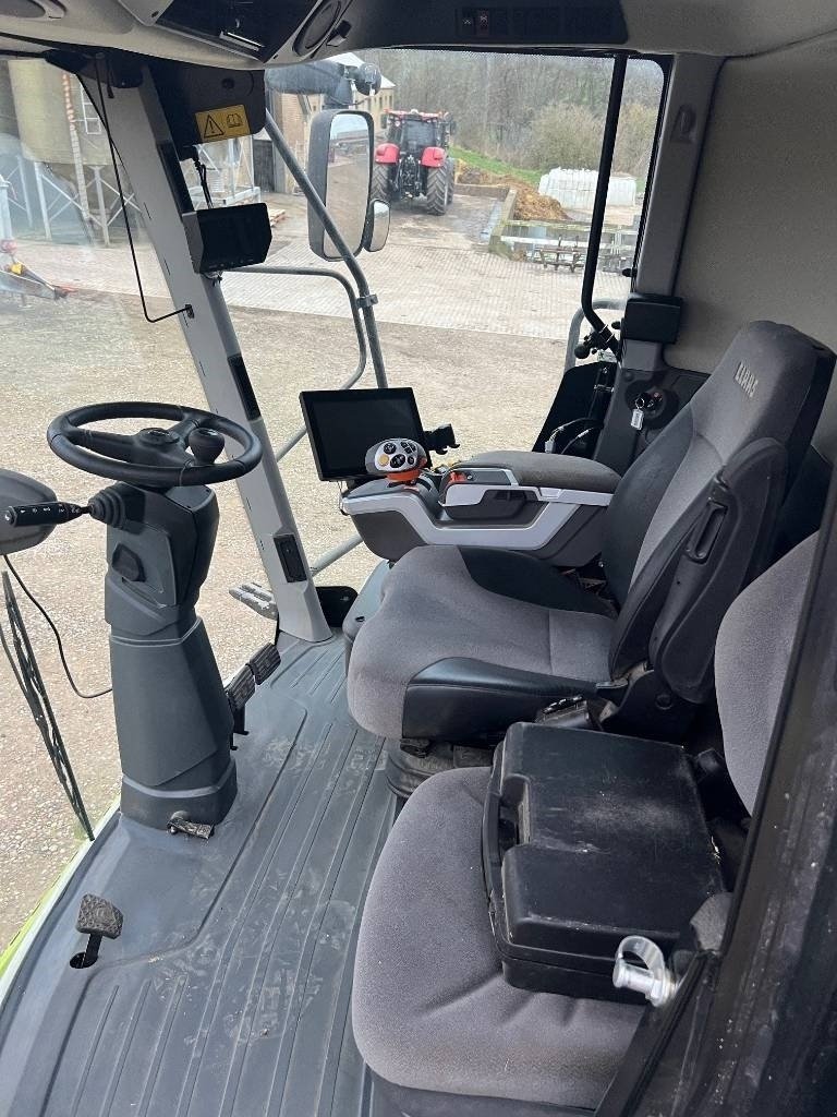 Mähdrescher of the type CLAAS Lexion 6800, Gebrauchtmaschine in Mern (Picture 7)