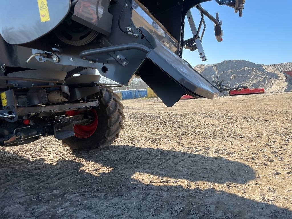 Mähdrescher of the type CLAAS Lexion 6800, Gebrauchtmaschine in Mern (Picture 9)