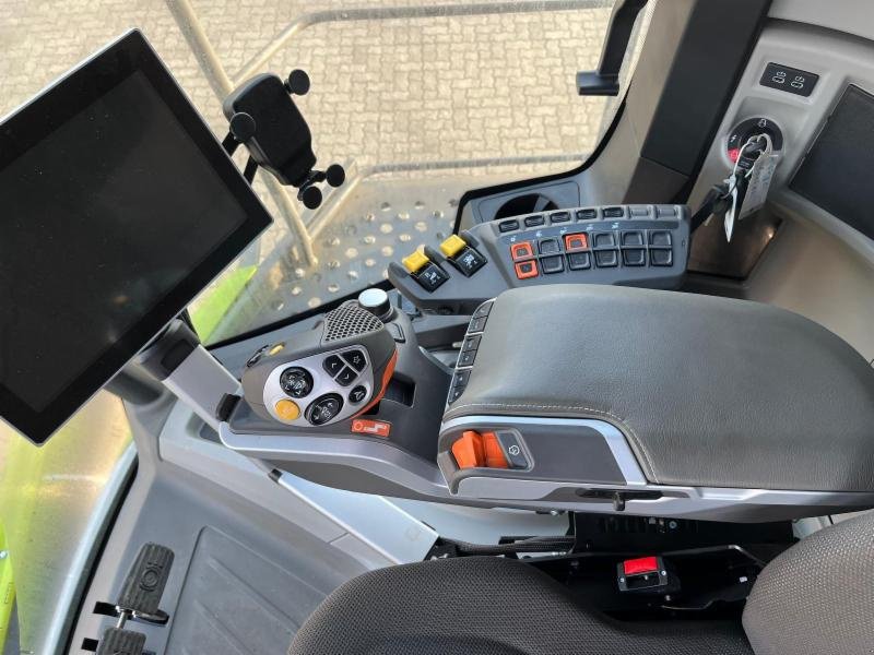 Mähdrescher of the type CLAAS LEXION 6800, Gebrauchtmaschine in Hockenheim (Picture 11)