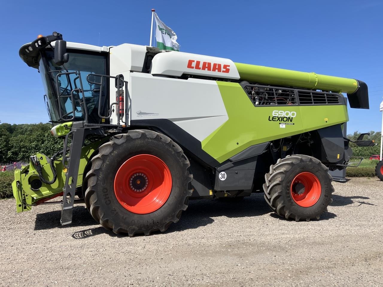 Mähdrescher typu CLAAS LEXION 6900 4 WD, Gebrauchtmaschine v Grindsted (Obrázok 9)