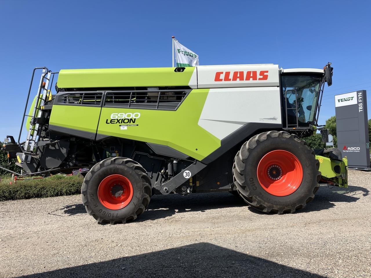 Mähdrescher typu CLAAS LEXION 6900 4 WD, Gebrauchtmaschine v Grindsted (Obrázok 12)