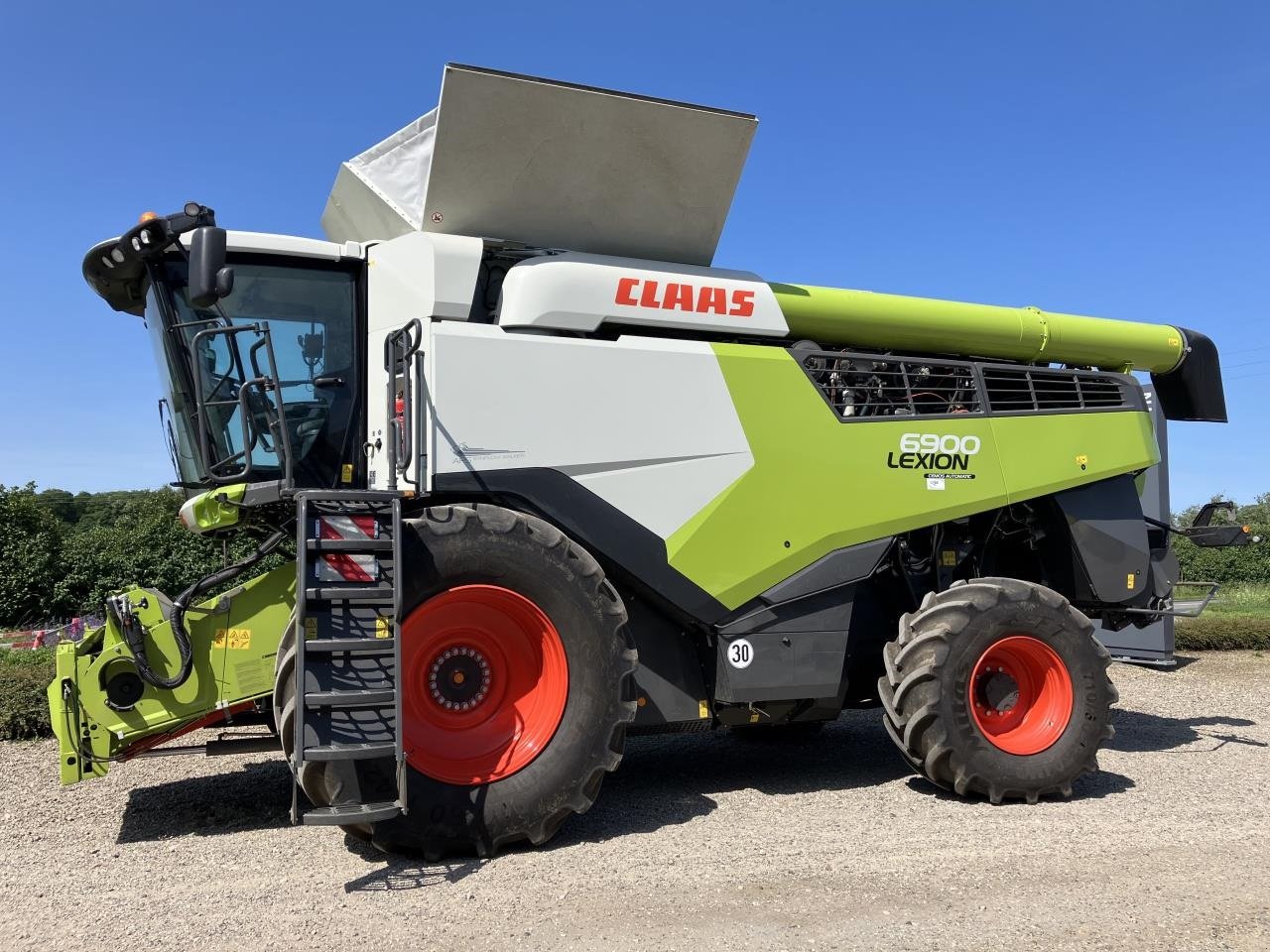Mähdrescher typu CLAAS LEXION 6900 4 WD, Gebrauchtmaschine v Grindsted (Obrázok 10)