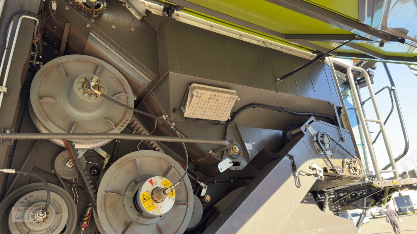 Mähdrescher of the type CLAAS Lexion 6900 TerraTrac 890 full Options, Gebrauchtmaschine in Neubrandenburg (Picture 24)