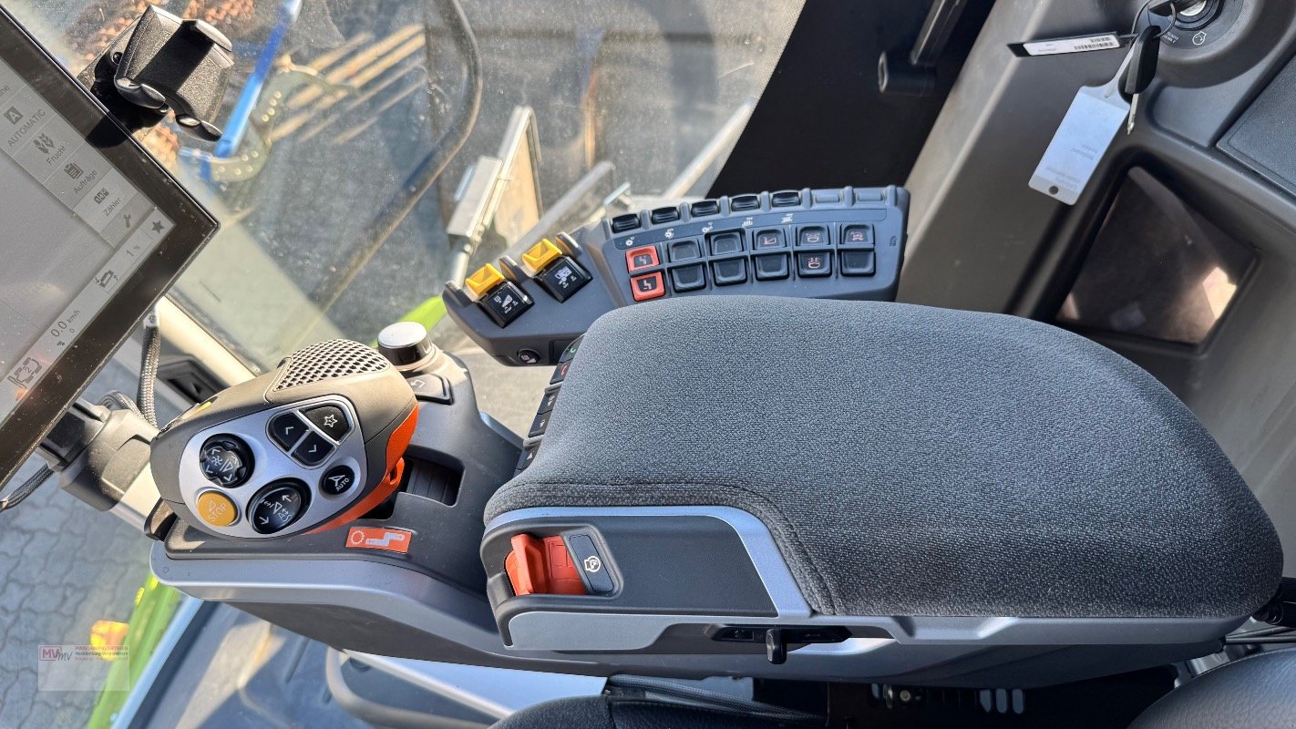 Mähdrescher of the type CLAAS Lexion 6900 TerraTrac 890 full Options, Gebrauchtmaschine in Neubrandenburg (Picture 29)