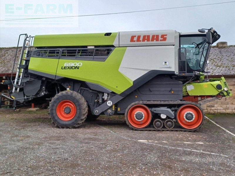 Mähdrescher of the type CLAAS LEXION 6900 TT, Gebrauchtmaschine in ALNWICK (Picture 1)