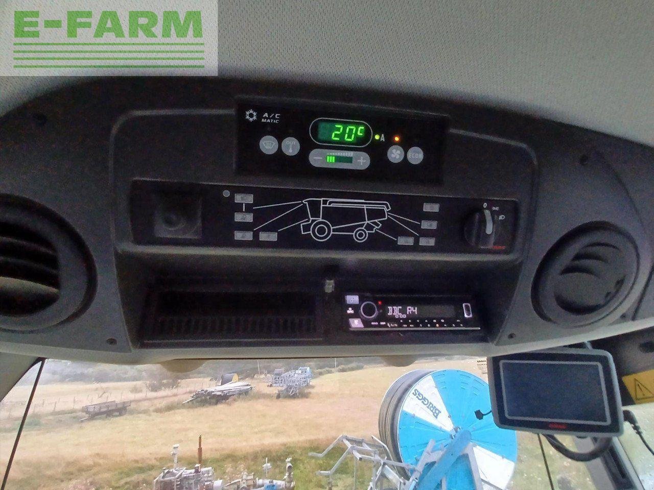 Mähdrescher of the type CLAAS LEXION 6900 TT, Gebrauchtmaschine in ALNWICK (Picture 4)