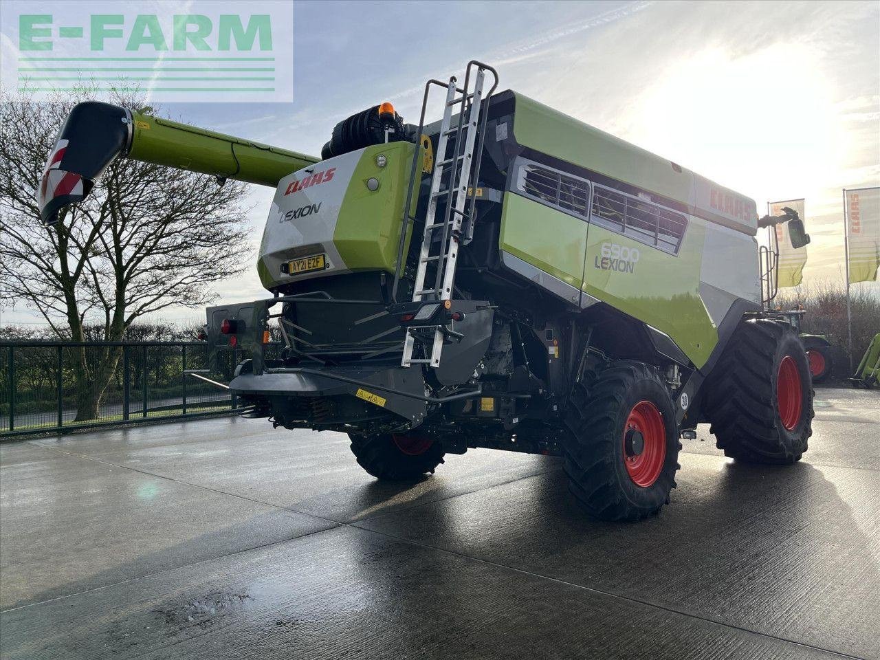 Mähdrescher типа CLAAS LEXION 6900, Gebrauchtmaschine в SUFFOLK (Фотография 5)