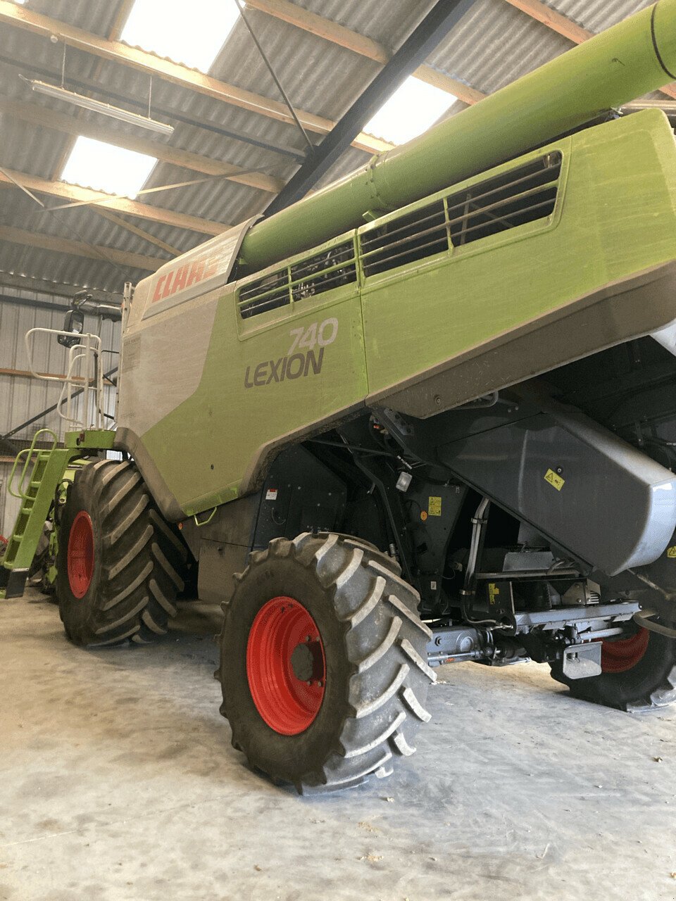 Mähdrescher типа CLAAS LEXION 740 4RM     2100H BAT!, Gebrauchtmaschine в PONTIVY (Фотография 5)
