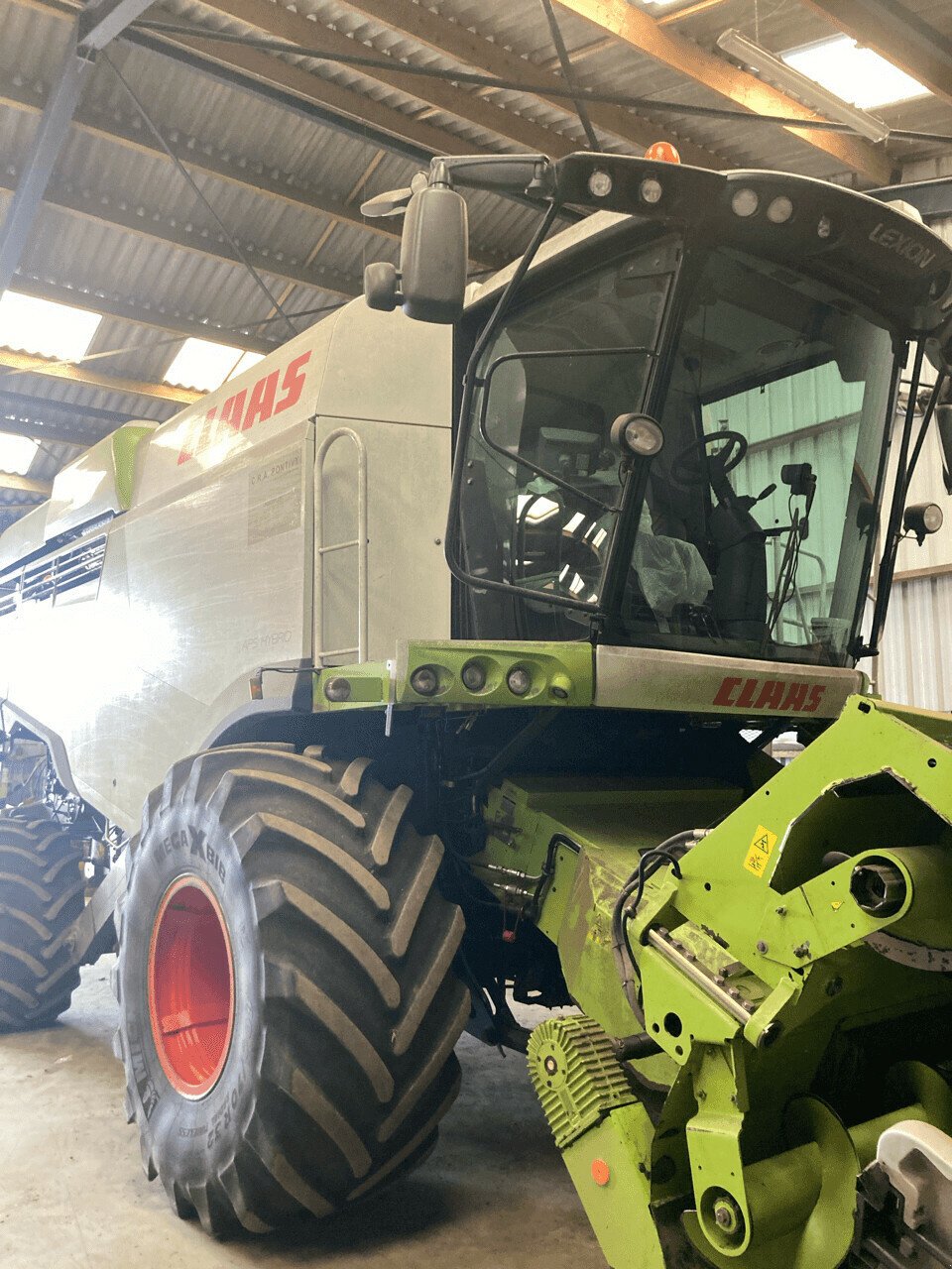 Mähdrescher типа CLAAS LEXION 740 4RM     2100H BAT!, Gebrauchtmaschine в PONTIVY (Фотография 4)