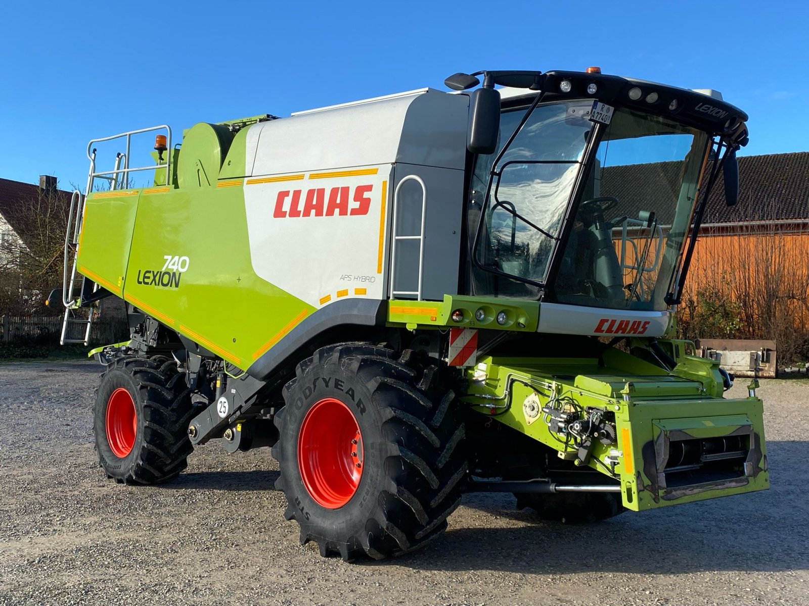 Mähdrescher van het type CLAAS Lexion 740, Gebrauchtmaschine in Hemau (Foto 1)