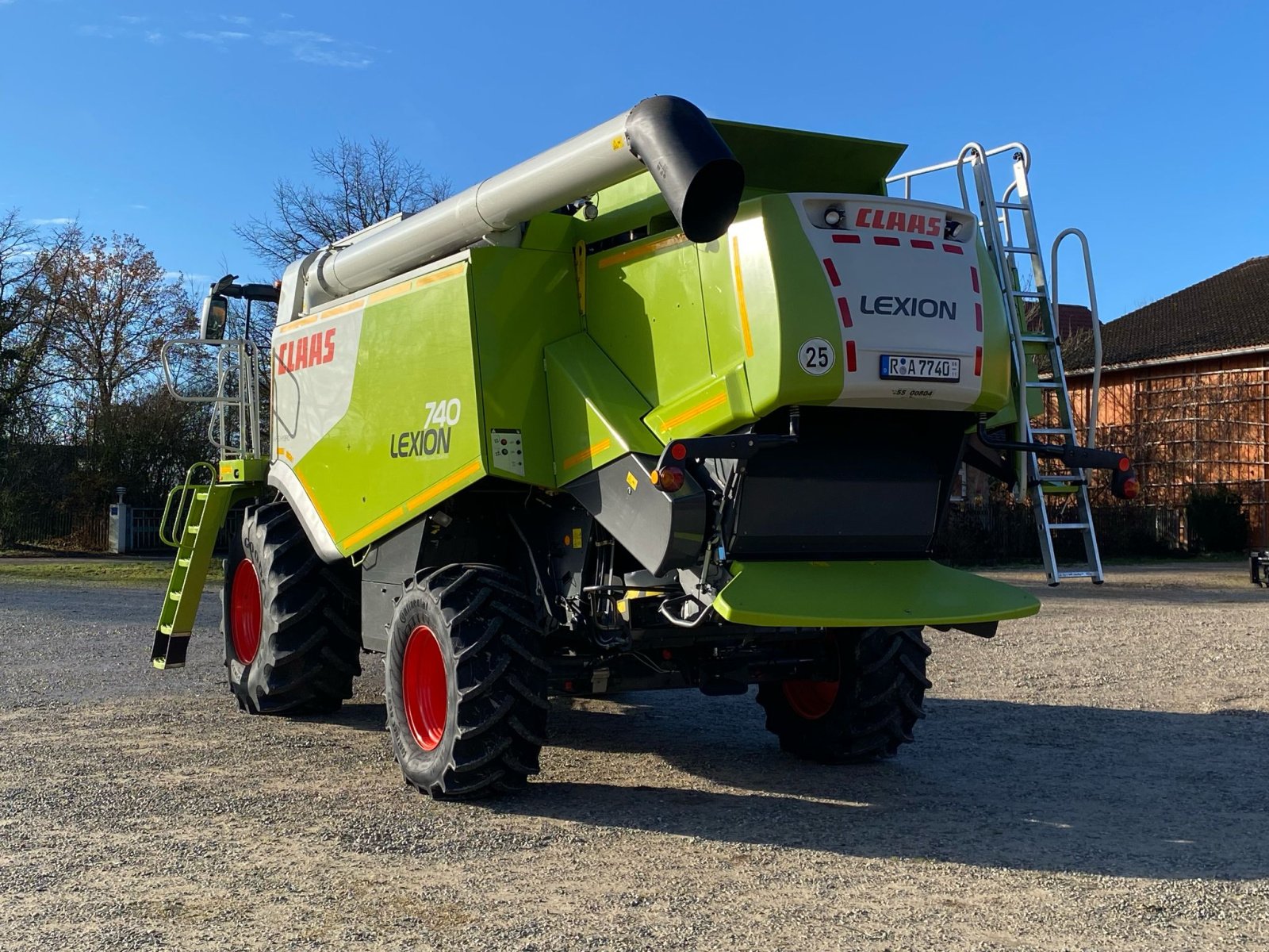 Mähdrescher van het type CLAAS Lexion 740, Gebrauchtmaschine in Hemau (Foto 14)