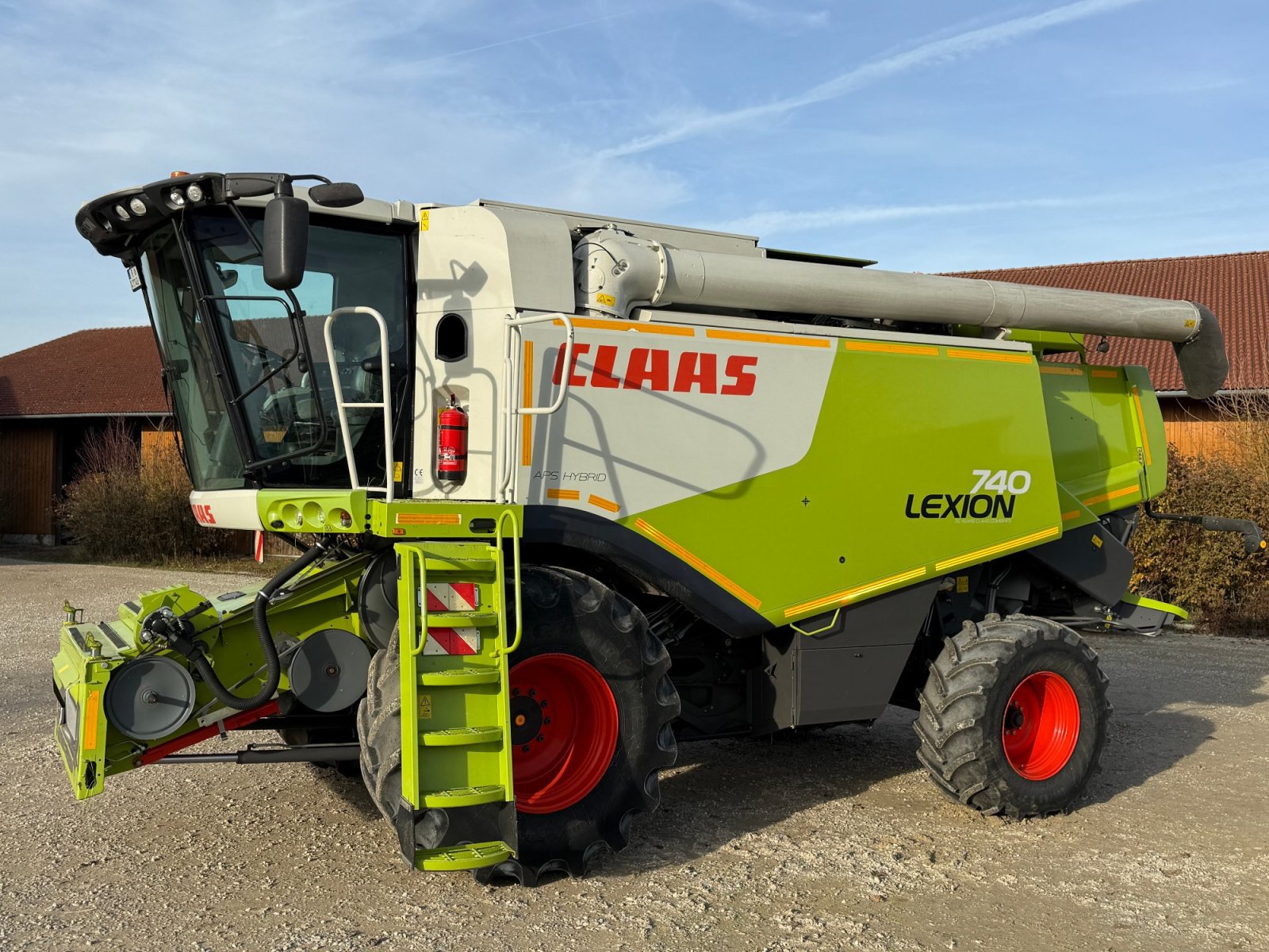 Mähdrescher des Typs CLAAS Lexion 740, Gebrauchtmaschine in Hemau (Bild 1)