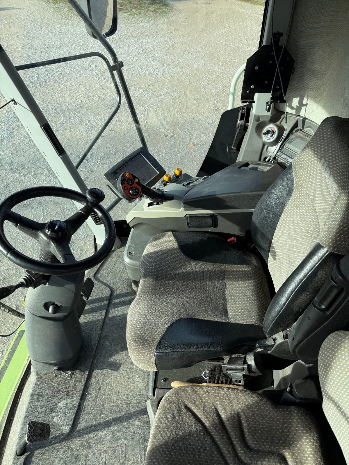 Mähdrescher des Typs CLAAS Lexion 740, Gebrauchtmaschine in Hemau (Bild 24)