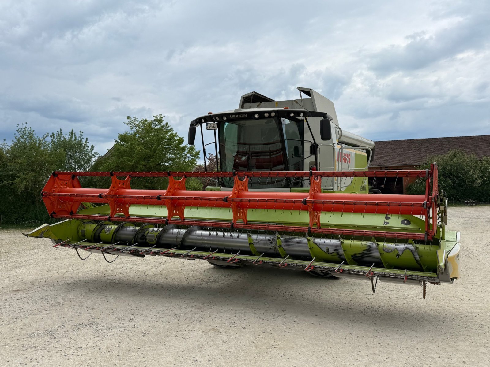 Mähdrescher des Typs CLAAS Lexion 740, Gebrauchtmaschine in Hemau (Bild 2)