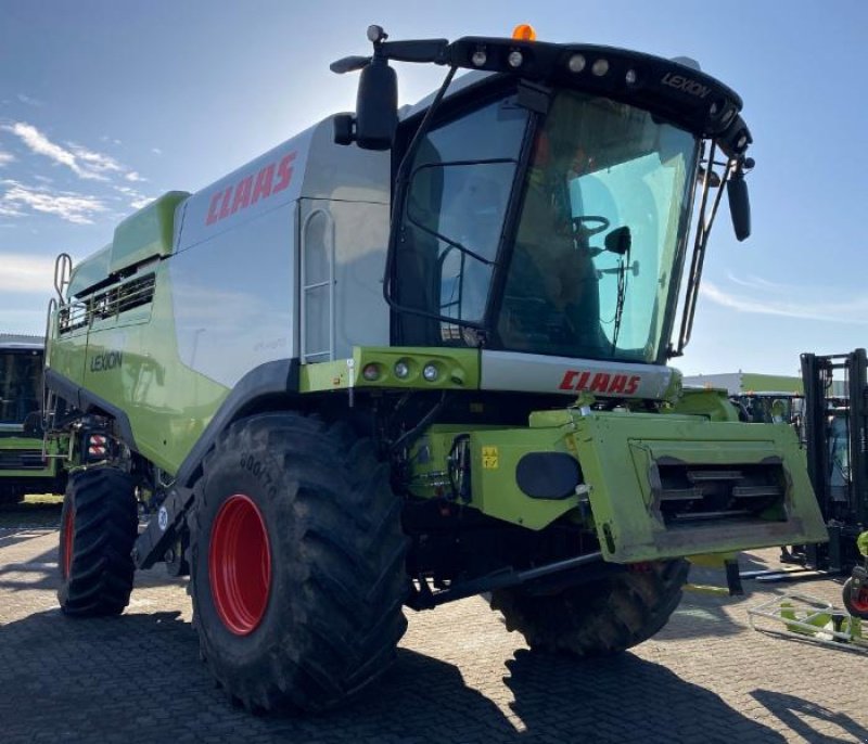 Mähdrescher des Typs CLAAS LEXION 740, Gebrauchtmaschine in Hockenheim (Bild 8)