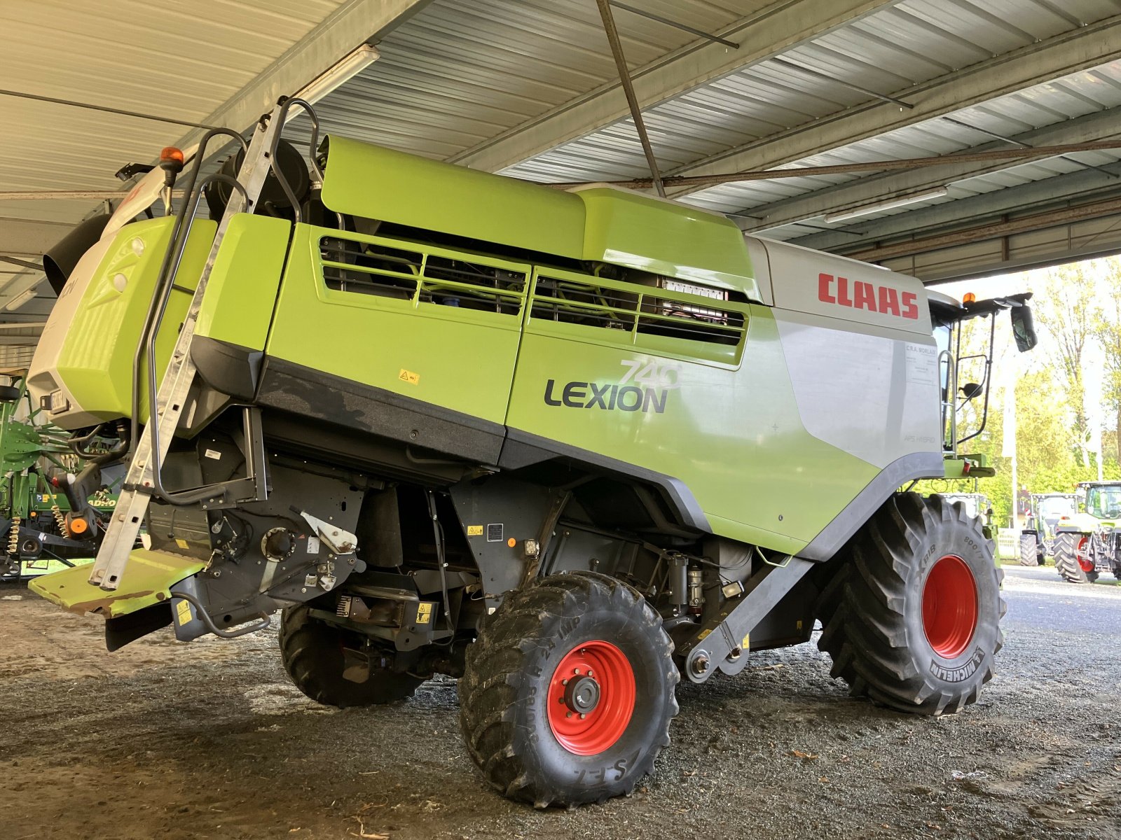 Mähdrescher del tipo CLAAS LEXION 740, Gebrauchtmaschine In PLOUIGNEAU (Immagine 4)