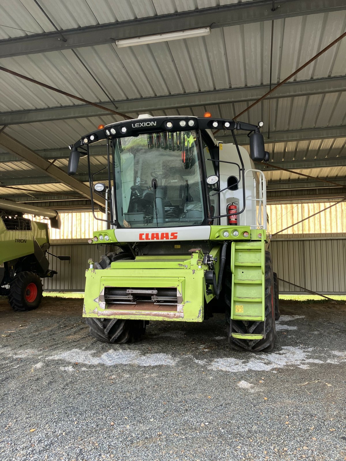 Mähdrescher del tipo CLAAS LEXION 740, Gebrauchtmaschine In PLOUIGNEAU (Immagine 2)