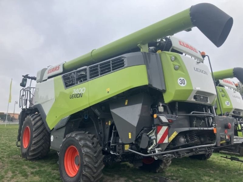 Mähdrescher des Typs CLAAS LEXION 7400 E5, Gebrauchtmaschine in Mockrehna (Bild 3)