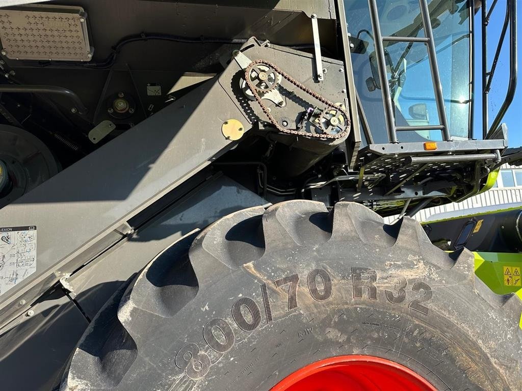 Mähdrescher typu CLAAS Lexion 7400 VI GIVER 50 TIMERS HØSTGARANTI I DK!!! Tør du give et bud? GPS klar. Incl Vario 770 Skærebord., Gebrauchtmaschine v Kolding (Obrázek 9)