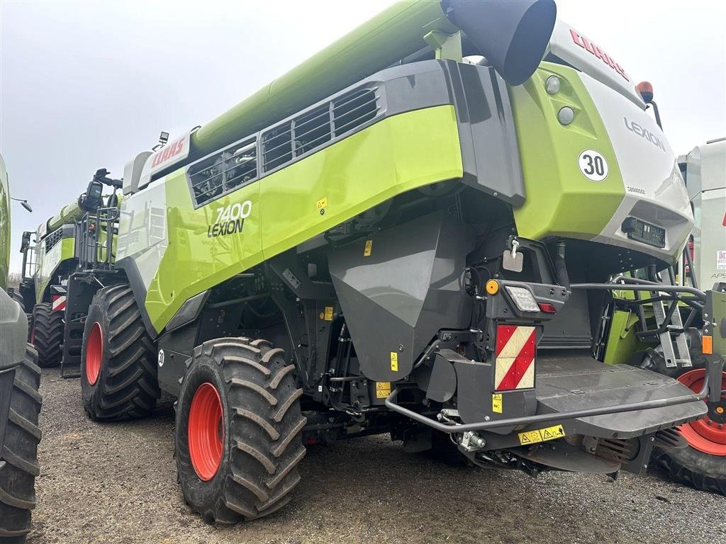 Mähdrescher typu CLAAS Lexion 7400 VI GIVER 50 TIMERS HØSTGARANTI I DK!!! Tør du give et bud? GPS klar. Incl Vario 770 Skærebord., Gebrauchtmaschine v Kolding (Obrázek 1)