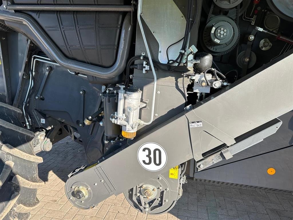 Mähdrescher typu CLAAS Lexion 7400 VI GIVER 50 TIMERS HØSTGARANTI I DK!!! Tør du give et bud? GPS klar. Incl Vario 770 Skærebord., Gebrauchtmaschine v Kolding (Obrázek 7)
