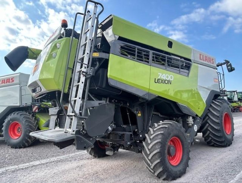 Mähdrescher del tipo CLAAS LEXION 7400, Gebrauchtmaschine In Landsberg (Immagine 4)
