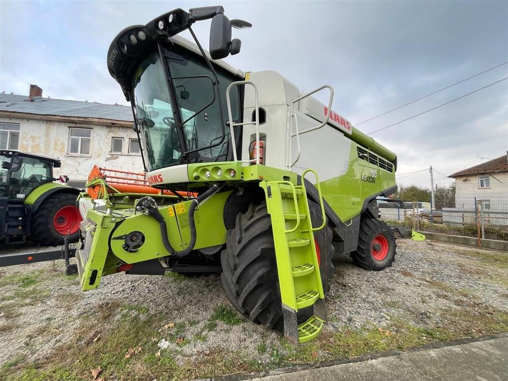 Mähdrescher des Typs CLAAS LEXION 750 4WD. Incl CLAAS Vario 770 skærebord og vogn., Gebrauchtmaschine in Kolding (Bild 2)