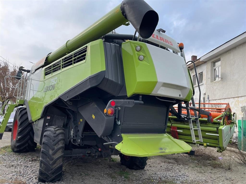 Mähdrescher des Typs CLAAS LEXION 750 4WD. Incl CLAAS Vario 770 skærebord og vogn., Gebrauchtmaschine in Kolding (Bild 3)