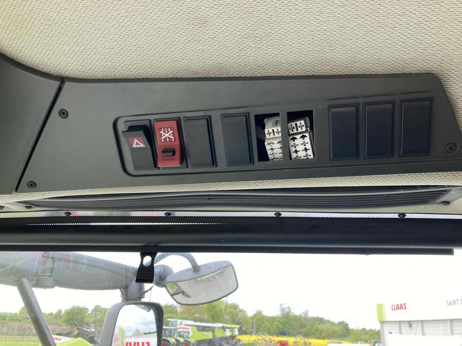 Mähdrescher типа CLAAS LEXION 750 BUSINESS, Gebrauchtmaschine в ST CLEMENT DE LA PLACE (Фотография 7)