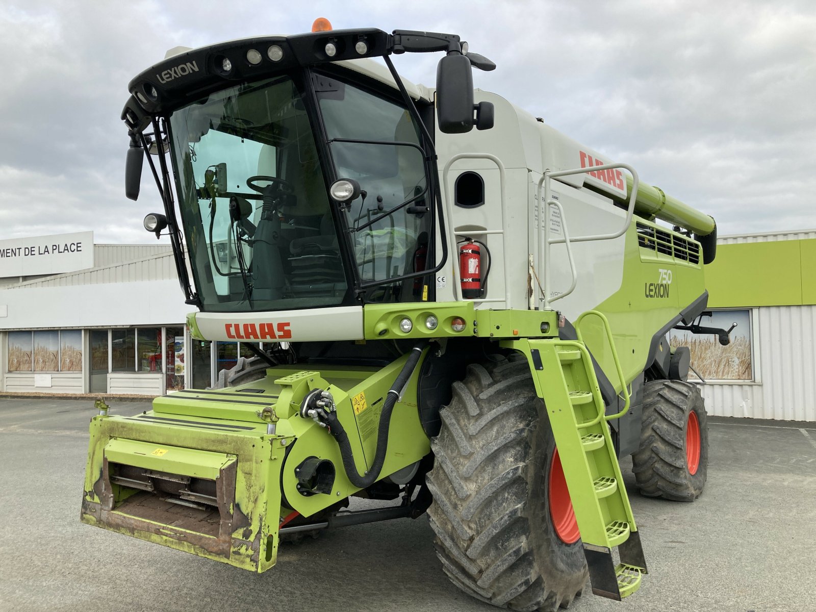 Mähdrescher типа CLAAS LEXION 750 BUSINESS, Gebrauchtmaschine в ST CLEMENT DE LA PLACE (Фотография 3)