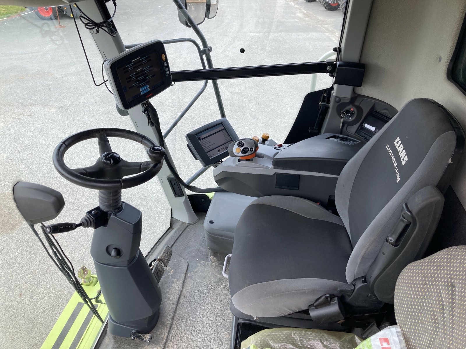 Mähdrescher типа CLAAS LEXION 750 BUSINESS, Gebrauchtmaschine в ST CLEMENT DE LA PLACE (Фотография 8)