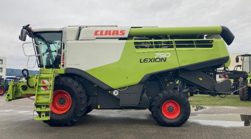 Mähdrescher des Typs CLAAS LEXION 750 MONTANA, Gebrauchtmaschine in Hockenheim (Bild 2)