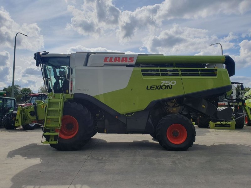 Mähdrescher of the type CLAAS LEXION 750 MONTANA, Gebrauchtmaschine in Baillonville (Picture 1)