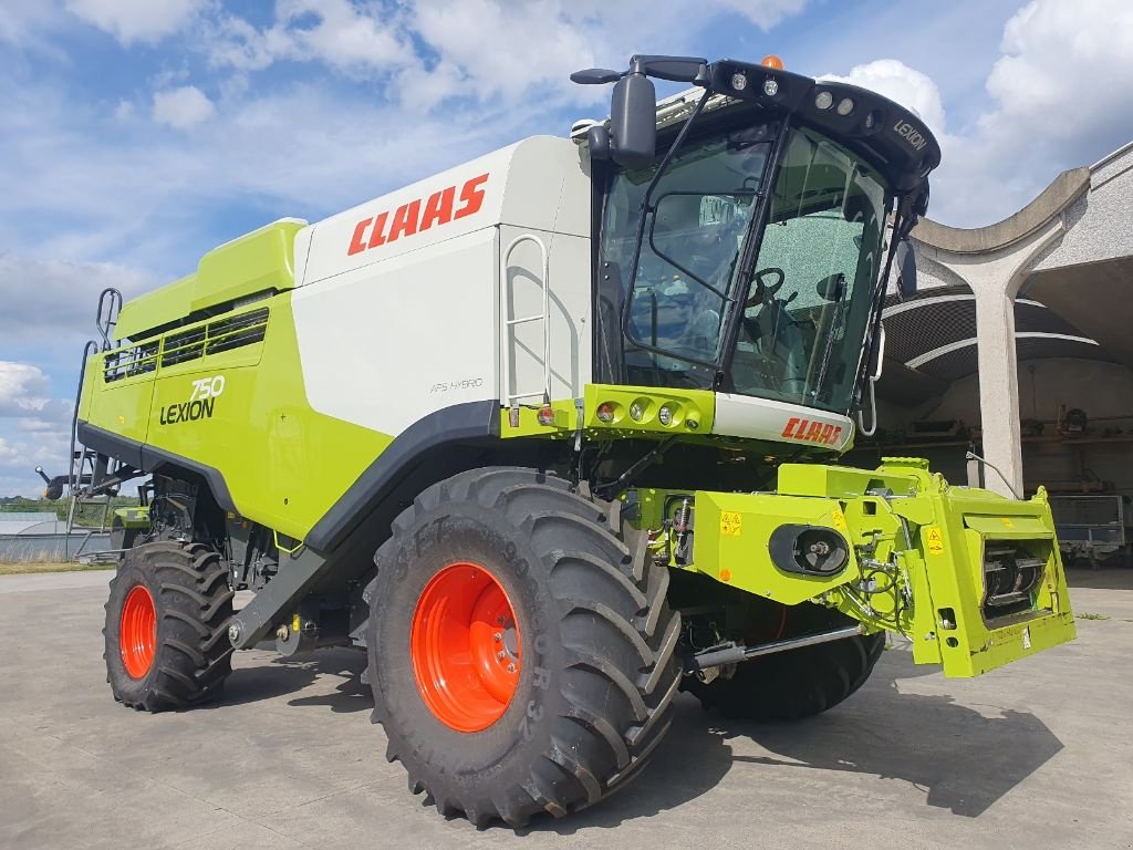 Mähdrescher des Typs CLAAS LEXION 750 MONTANA, Gebrauchtmaschine in Baillonville (Bild 5)